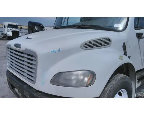 FREIGHTLINER M2 106 HOOD