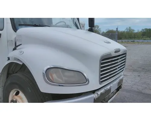 FREIGHTLINER M2 106 HOOD