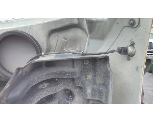 FREIGHTLINER M2 106 HOOD