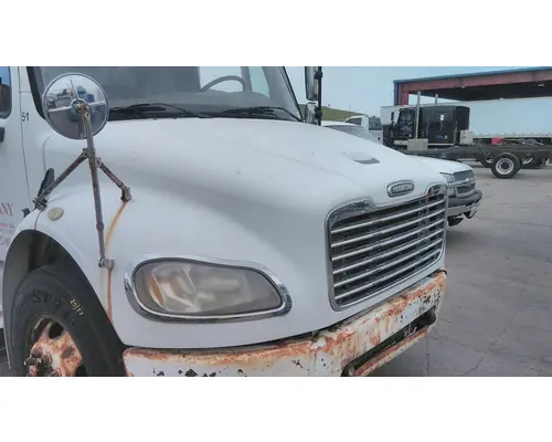 FREIGHTLINER M2 106 HOOD