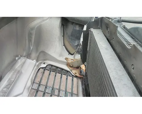 FREIGHTLINER M2 106 HOOD