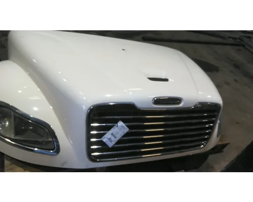 FREIGHTLINER M2 106 HOOD