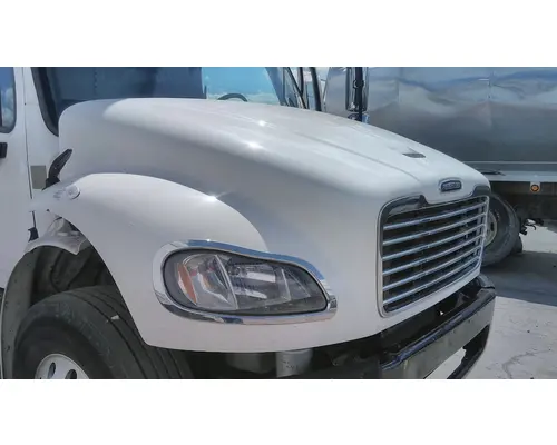 FREIGHTLINER M2 106 HOOD