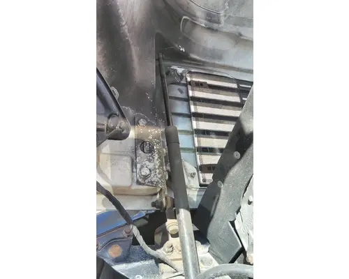 FREIGHTLINER M2 106 HOOD