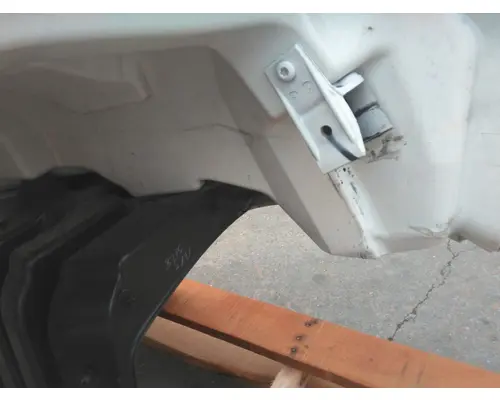 FREIGHTLINER M2 106 HOOD