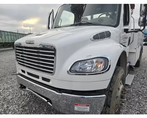 FREIGHTLINER M2 106 Hood