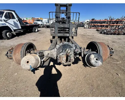 FREIGHTLINER M2 106 Hub