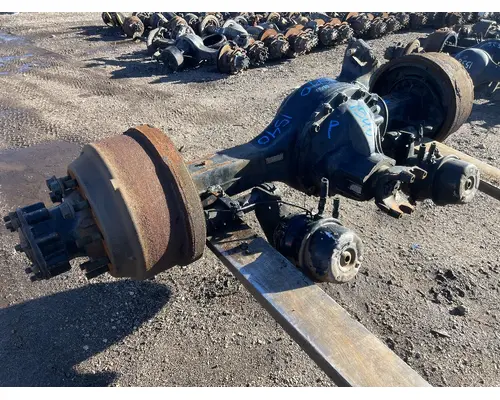 FREIGHTLINER M2 106 Hub