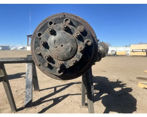 FREIGHTLINER M2 106 Hub