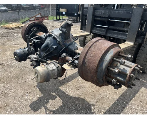 FREIGHTLINER M2 106 Hub