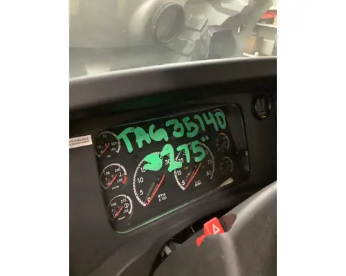 FREIGHTLINER M2 106 INSTRUMENT CLUSTER