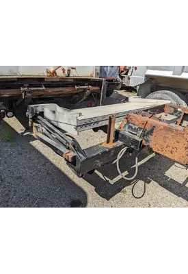 FREIGHTLINER M2 106 Liftgate/Tailgates