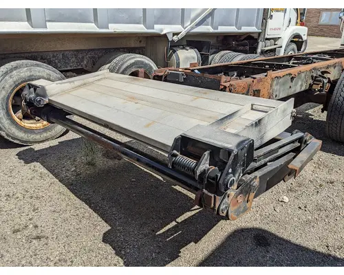 FREIGHTLINER M2 106 LiftgateTailgates