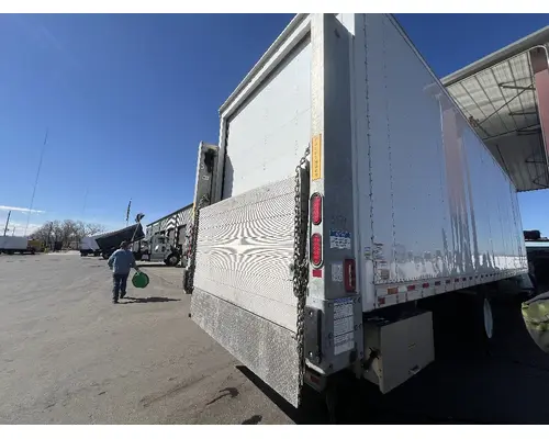 FREIGHTLINER M2 106 Liftgate