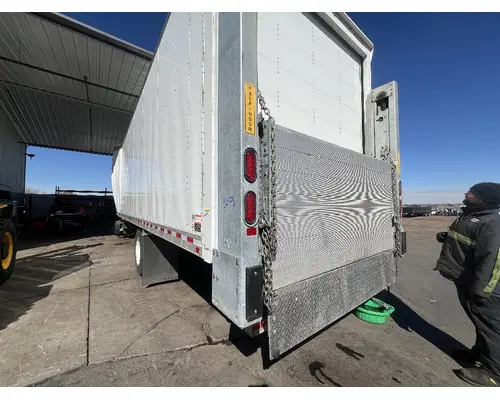 FREIGHTLINER M2 106 Liftgate