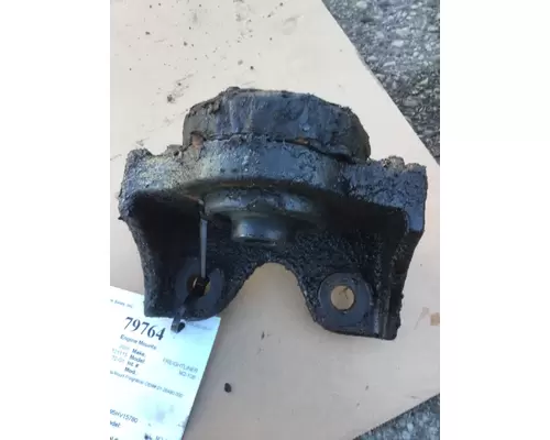 FREIGHTLINER M2-106 MOUNTS, ENGINE