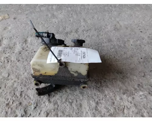 FREIGHTLINER M2 106 POWER STEERING RESERVOIR