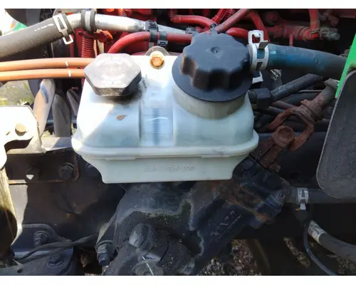 FREIGHTLINER M2 106 POWER STEERING RESERVOIR