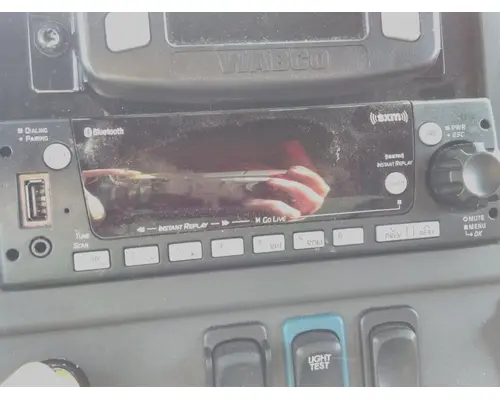 FREIGHTLINER M2 106 RADIO AMFMBLUETOOTH