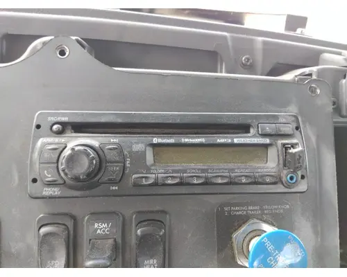 FREIGHTLINER M2 106 RADIO AMFMBLUETOOTH