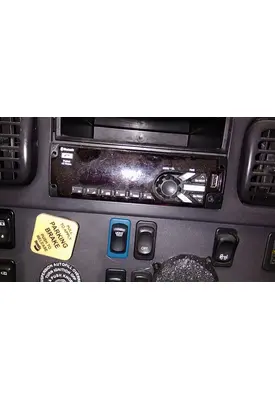 FREIGHTLINER M2 106 RADIO AM/FM/BLUETOOTH
