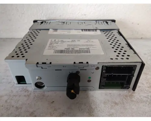 FREIGHTLINER M2 106 RADIO AMFMBLUETOOTH