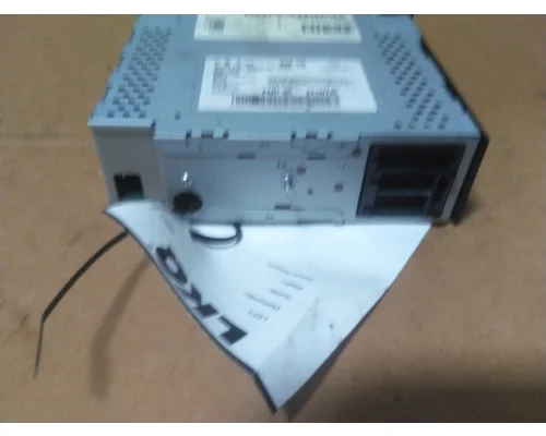 FREIGHTLINER M2 106 RADIO AMFMBLUETOOTH