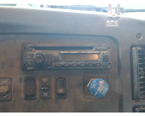 FREIGHTLINER M2 106 RADIO AM/FM/BLUETOOTH