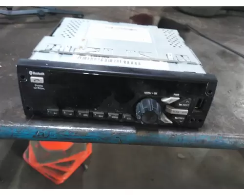 FREIGHTLINER M2 106 RADIO AMFMBLUETOOTH