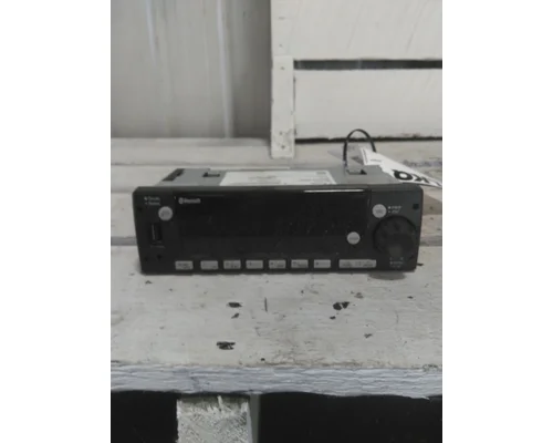 FREIGHTLINER M2 106 RADIO AMFMBLUETOOTH
