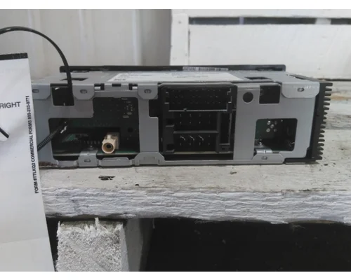 FREIGHTLINER M2 106 RADIO AMFMBLUETOOTH