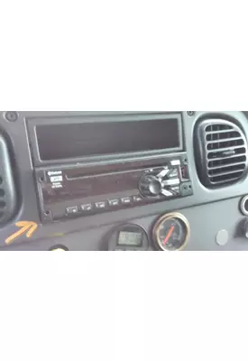 FREIGHTLINER M2 106 RADIO AM/FM/BLUETOOTH