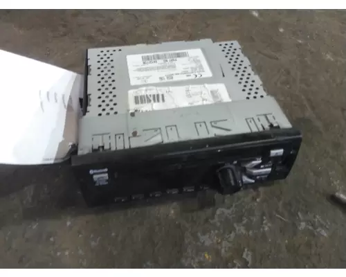 FREIGHTLINER M2 106 RADIO AMFMBLUETOOTH