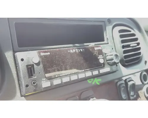 FREIGHTLINER M2 106 RADIO AMFMBLUETOOTH