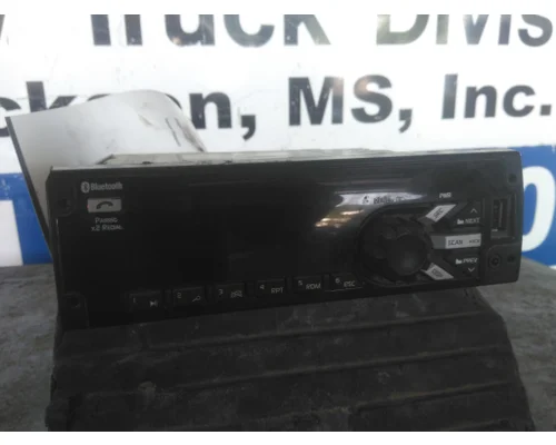 FREIGHTLINER M2 106 RADIO AMFMBLUETOOTH