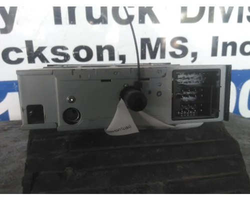 FREIGHTLINER M2 106 RADIO AMFMBLUETOOTH