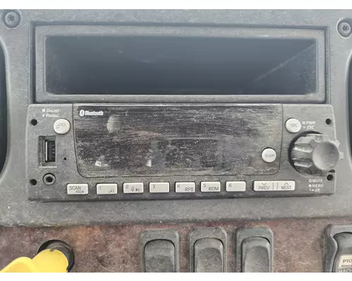 FREIGHTLINER M2 106 Radio