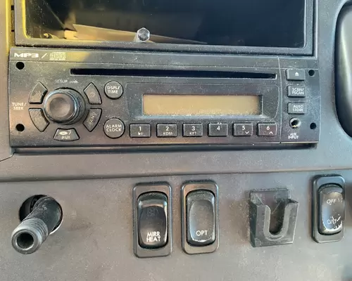 FREIGHTLINER M2 106 Radio