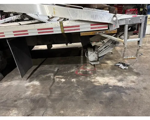 FREIGHTLINER M2 106 Rebuilders