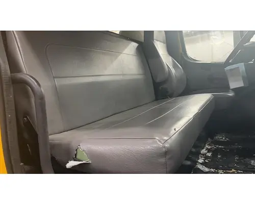 FREIGHTLINER M2 106 SEAT, FRONT