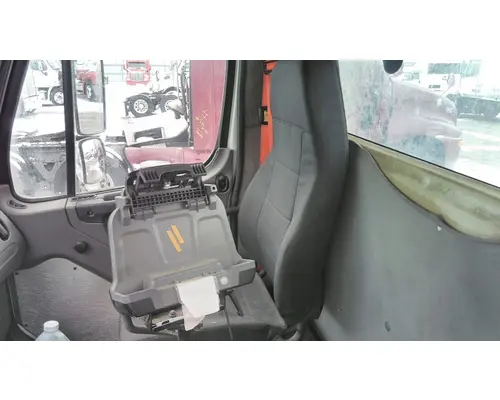 FREIGHTLINER M2 106 SEAT, FRONT