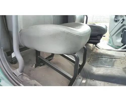FREIGHTLINER M2 106 SEAT, FRONT