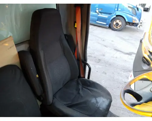 FREIGHTLINER M2 106 SEAT, FRONT