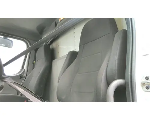 FREIGHTLINER M2 106 SEAT, FRONT