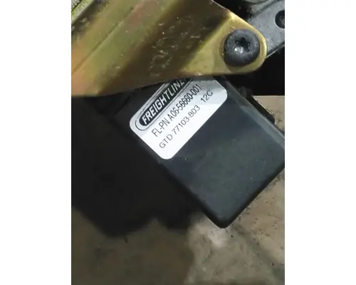 FREIGHTLINER M2 106 STEERING COLUMN