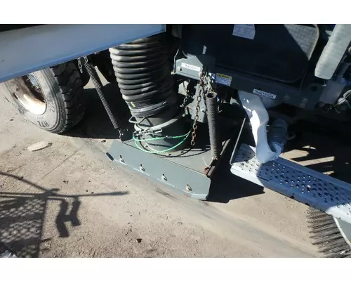FREIGHTLINER M2 106 SWEEPER
