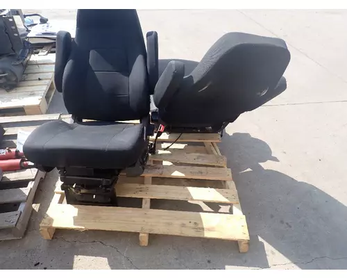 FREIGHTLINER M2-106 Seat, Front