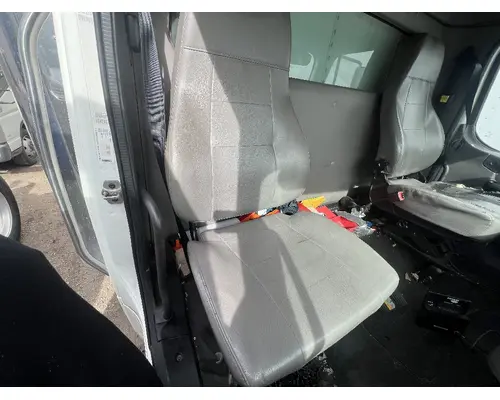FREIGHTLINER M2 106 Seat, Front