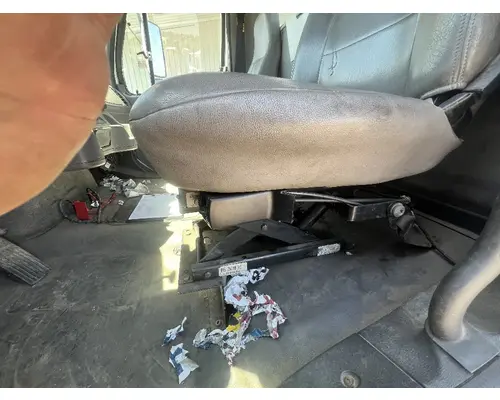 FREIGHTLINER M2 106 Seat, Front