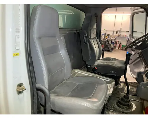 FREIGHTLINER M2-106 Seat (non-Suspension)